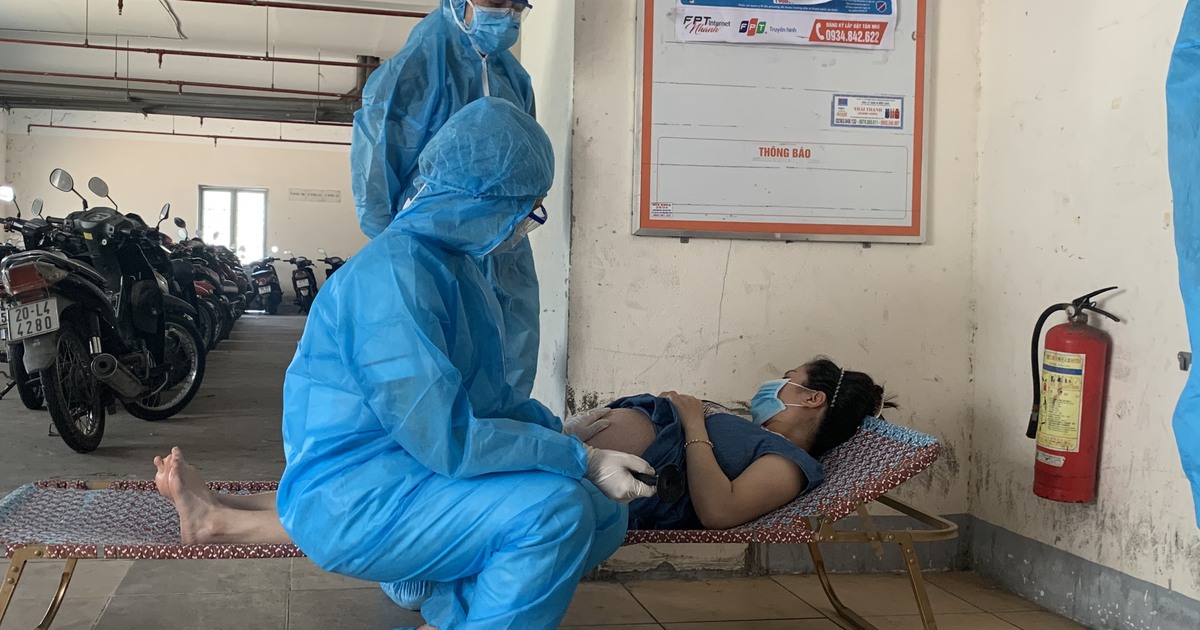 Nóng trên mạng xã hội: Cảnh khám thai ngay nhà xe rung động tình người