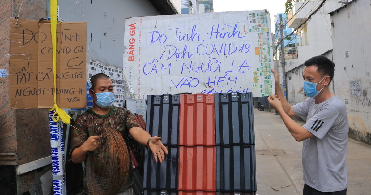 Nóng trên mạng xã hội: Treo bảng từ chối khách lạ để phòng Covid-19 ở TP.HCM