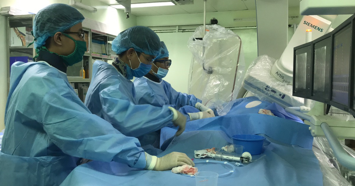 Bệnh nhân đột quỵ xin 'nhìn con lần cuối' vì quá nghèo được cứu sống