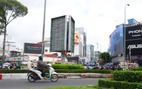 Biển quảng cáo dày đặc ở trung tâm TP.HCM: Người đi đường gặp những bất tiện nào?