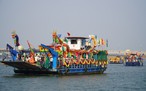 Gần 1.000 người tham gia lễ nghinh thần trên sông Đồng Nai