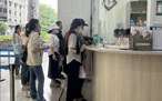Đeo khẩu trang nơi đông người để chủ động phòng dịch Covid-19 trở lại