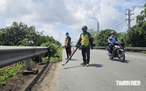 Nhóm bạn trẻ tự bỏ tiền túi làm sạch đường phố Vĩnh Long
