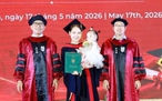 Lễ tốt nghiệp đặc biệt của nữ thạc sĩ: ngày nhận bằng có thêm người đồng hành