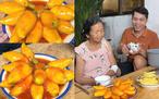 Nấu mực xốt cà chua nhìn như nải chuối chín, chàng trai khiến mẹ tưởng là thật