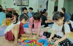 'Muốn trẻ ngồi yên, chỉ cần điện thoại, ti vi': Nỗi lo với trẻ dưới 6 tuổi