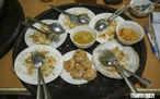 Quán bánh Huế hơn 50 năm, ngày lễ đông khách phải treo bảng 'hết bánh, hết bàn'
