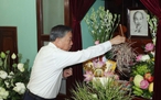 Tổng Bí thư, Chủ tịch nước Tô Lâm dâng hương tưởng nhớ Chủ tịch Hồ Chí Minh