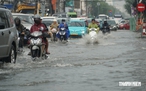 Mưa lớn ở TP.HCM: Ngã tư Bảy Hiền ngập như sông, gần 2 tiếng vẫn chưa hết