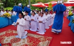 Tín đồ Cao Đài cầu siêu cho anh hùng liệt sĩ tại Công viên Lê Thị Riêng