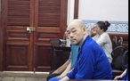 Kiểm soát tiếp viên bán dâm bằng giấy xin phép ra cổng nhà hàng