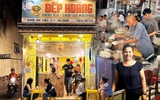 Lấy đà' từ bài viết trên Báo Thanh Niên, những chủ quán ăn đổi đời, khách ùn ùn đến