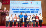 Báo Thanh Niên bảo trợ 50 trẻ em mồ côi do bão số 3 tại Lào Cai