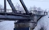Ukraine thừa nhận tấn công cầu đường sắt ở Nga