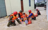 Ngập lụt ở Quy Nhơn: Sơ tán hơn 9.200 người khỏi vùng nguy hiểm trong mưa lớn