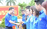 Nhiều quà tặng trong Ngày hội Thanh niên công nhân tại Bắc Giang