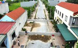Vụ xây tường rào chắn ngang đường: Chờ sau sáp nhập mới giải quyết