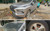 Ô tô 7 chỗ đậu bên đường cả năm không rõ chủ xe