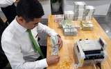 Giá USD hôm nay 24.5.2025: Giảm mạnh trong và ngoài ngân hàng