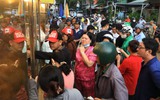 Tiệm vịt quay nổi tiếng TP.HCM đông nghẹt khách tết Đoan Ngọ, 3 giờ sáng mở bán