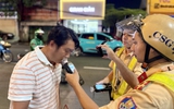 Bị CSGT TP.HCM phạt nồng độ cồn, có người thanh minh: 'Đô tới 20 lon...'
