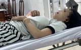 Người mẹ trẻ 19 tuổi bị đánh hội đồng, bà ngoại gửi đơn tố cáo