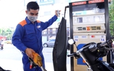 Giá xăng giảm, xăng RON 95 dưới 20.000 đồng/lít