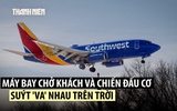 Máy bay chúi mũi tránh chiến đấu cơ, hành khách văng lên trần 