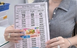 Trúng độc đắc 2 tỉ: Nam công nhân về quê đổi thưởng, nhận hết tiền mặt