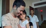 Người lĩnh án 6 năm tù vì 10 con gà lôi trắng bật khóc khi về nhà