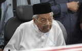 Cựu Thủ tướng Malaysia Mahathir nhập viện sau khi vợ qua đời