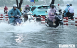 Dự báo thời tiết hôm nay 14.10: 5 tỉnh miền Trung hứng mưa lớn