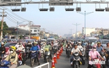 Đường Trường Chinh ở TP.HCM 'mượn' 1 làn ngược chiều: Xe vẫn ùn ứ sáng 15.10