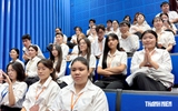 Thầy hiệu trưởng khuyên tân sinh viên tích lũy giá trị, ứng dụng AI có trách nhiệm