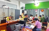 Xử phạt 6 phụ nữ ngồi giữa đường đèo Hải Vân chụp ảnh