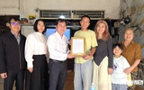 Tặng 4.000 cành hoa cúc trắng tri ân liệt sĩ, vợ chồng ở Đà Lạt nhận thư khen