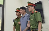 Bị bắt giam vì đánh đập, ngược đãi 2 con gái ruột Bị bắt giam vì đánh đập, ngược đãi 2 con gái ruột