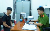 Người dân TP.HCM bắt nam thanh niên dùng dao khống chế cướp tài sản chủ quán tạp hóa