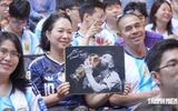 Dậy từ 3 giờ sáng để cổ vũ thần tượng Messi đá trận chia tay