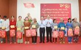 Ủy viên Bộ Chính trị Nguyễn Thanh Nghị tặng quà tết ở Cà Mau