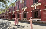 Tết Bính Ngọ nắng đẹp, Trường Quốc học Huế thu hút các thế hệ đến 'check in'