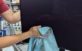 Sai lầm khi lau màn hình OLED nhiều người đang mắc phải