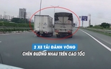 Kinh hoàng 2 xe tải kèn cựa, chèn đường nhau trên cao tốc