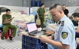 Hưng Yên: Bắt nữ giám đốc sản xuất băng vệ sinh giả quy mô lớn