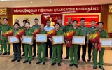 Khen thưởng 'nóng' 6 tập thể phá án thành công vụ nổ súng ở phường Bến Thành