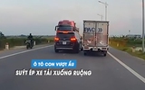 Xe tải suýt lao xuống ruộng vì bị ô tô con vượt ẩu, tạt đầu