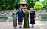 Phu nhân Thủ tướng Lê Minh Hưng cùng phu nhân Thủ tướng 3 nước thăm Văn Miếu