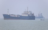 Ông Trump muốn thu phí 20% hàng hóa qua eo Hormuz, Iran đáp trả