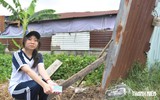 Xin giúp đỡ cô học trò mẹ mất, ba bệnh tật lang thang bán vé số