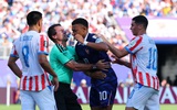 Báo Pháp ‘ghét’ trọng tài Uzbekistan đỉnh điểm, thủ môn Paraguay thuật lại chuyện bị Mbappe từ chối bắt tay